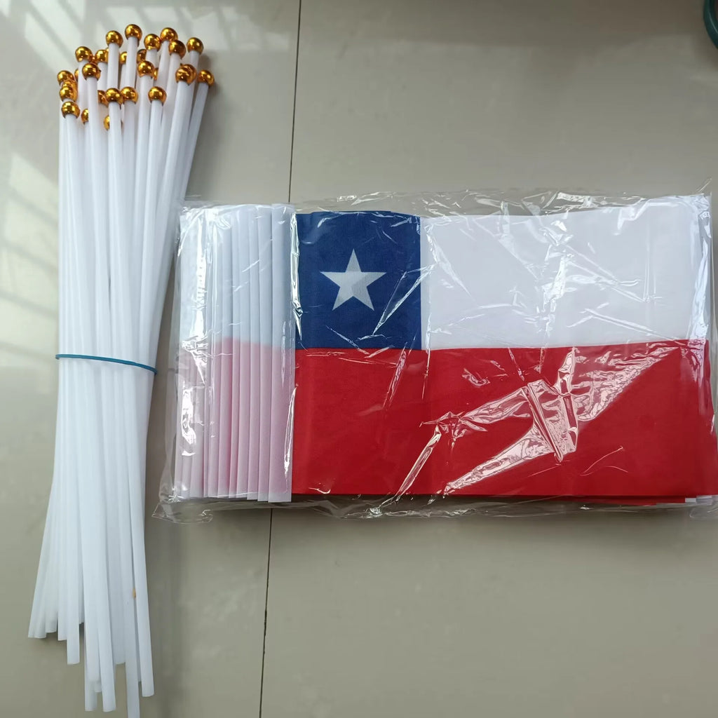 Pack 50 Banderas Chilenas de Mano (14x21 cm) con Mástil de Plástico – Ideal para Fiestas Patrias, Eventos y Colegios